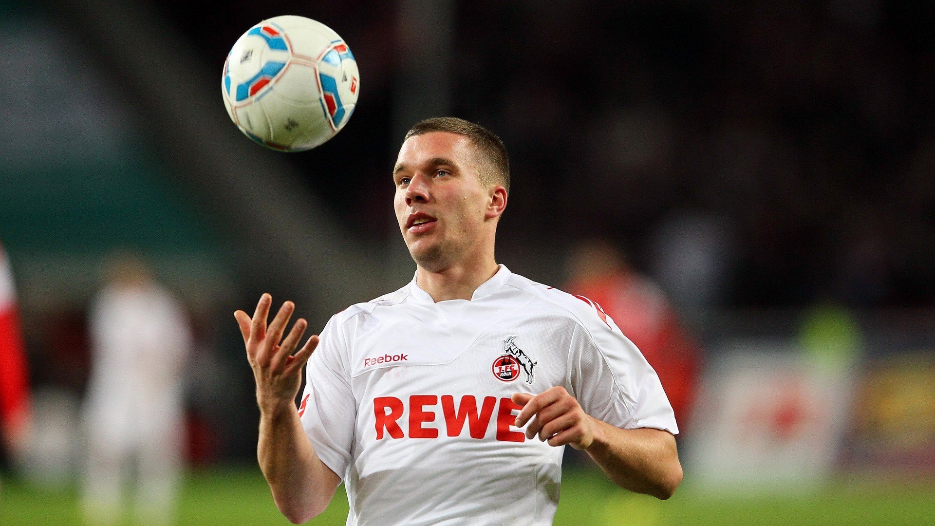 米兰体育milan-英超球队基于跑动数据优化高强度对抗恢复策略，英超球员场均跑动